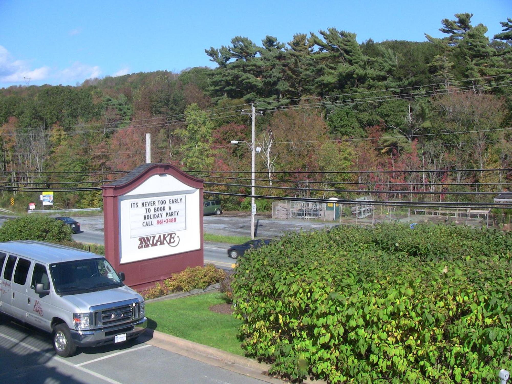 Inn On The Lake Fall River Exterior photo