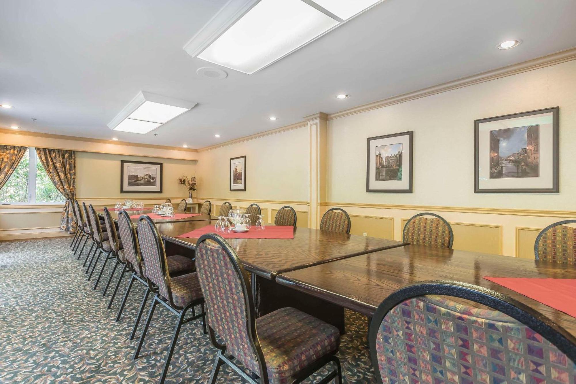 Inn On The Lake Fall River Exterior photo