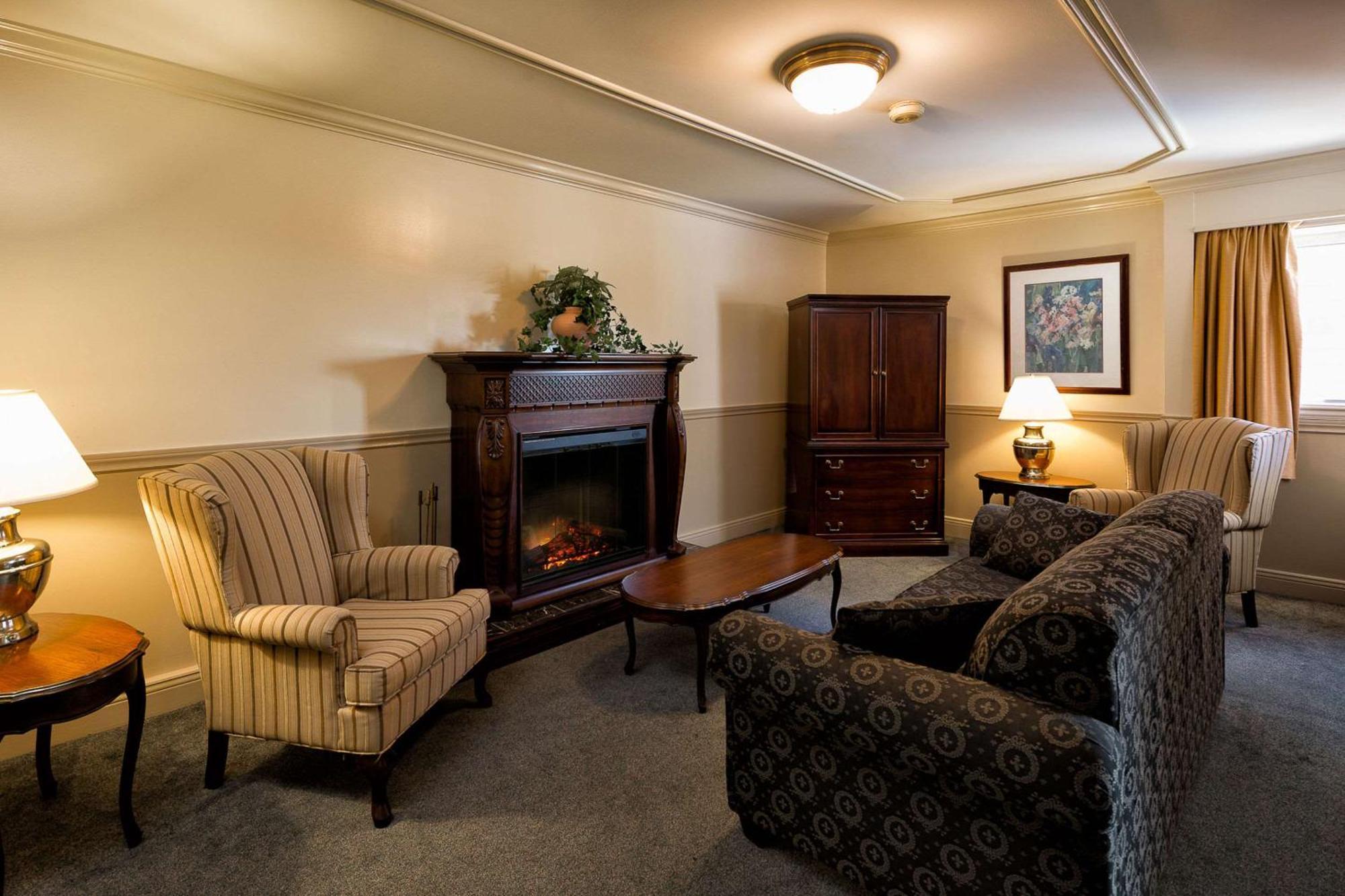 Inn On The Lake Fall River Exterior photo