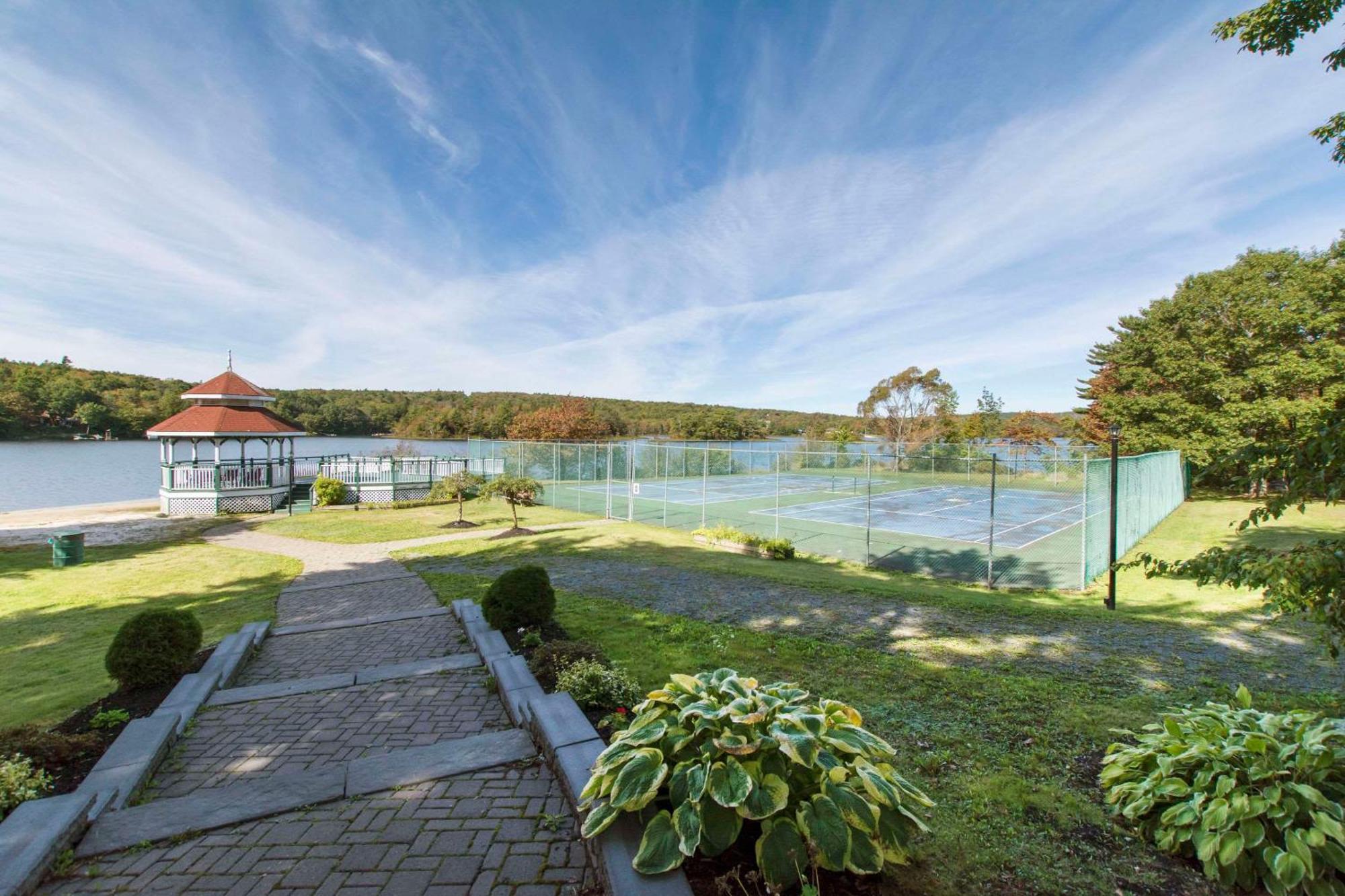 Inn On The Lake Fall River Exterior photo